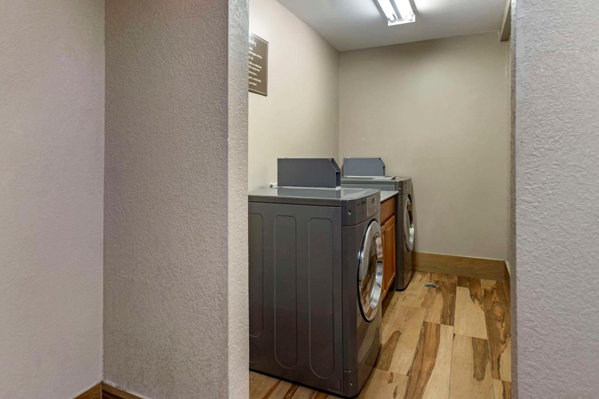 Comfort Inn Midtown Tulsa Esterno foto