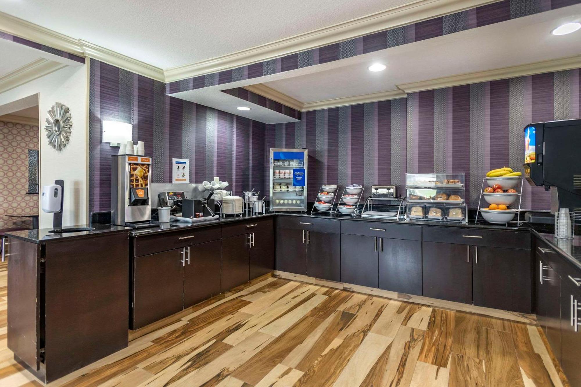 Comfort Inn Midtown Tulsa Esterno foto