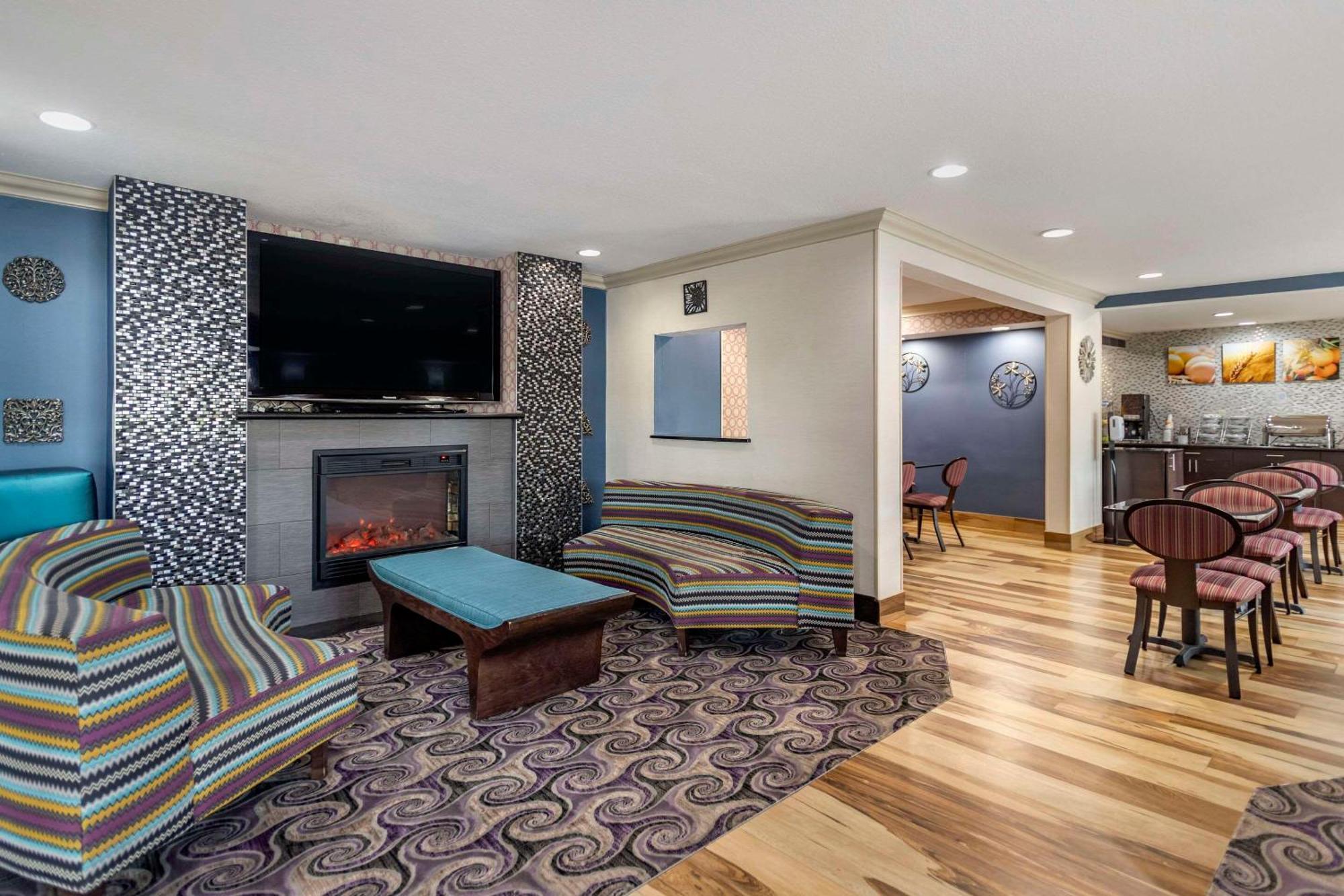 Comfort Inn Midtown Tulsa Esterno foto